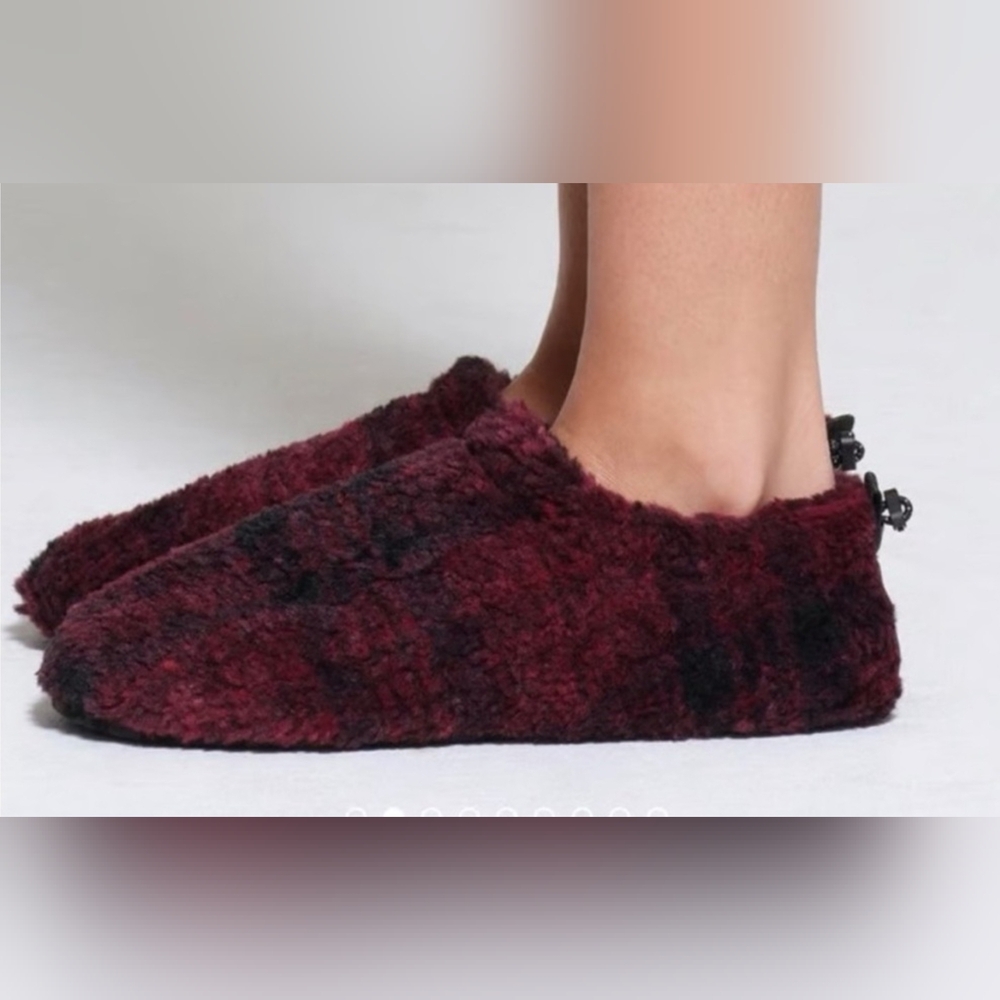 NWOT SKIMS Fleece Sleep Slippers, Size 39